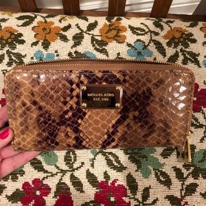 Michael Kors Zip Wallet